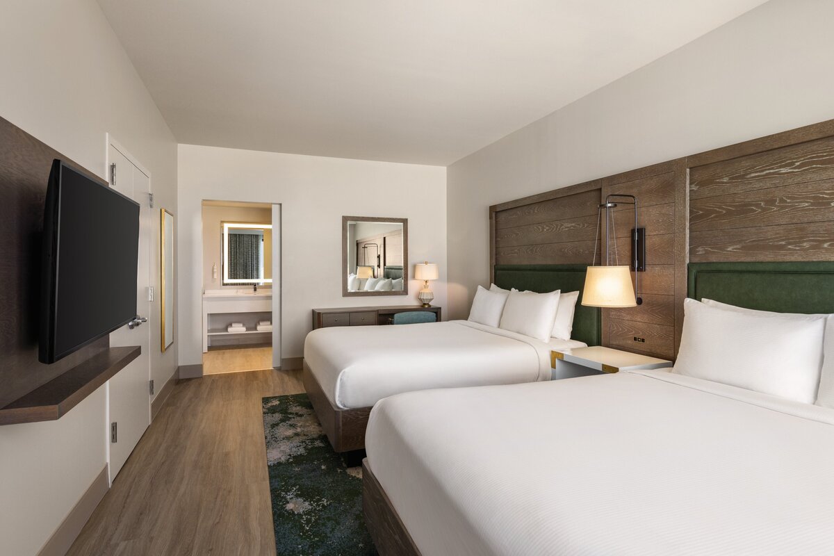 ECPPP_1_king_2_queens_2_bedroom_suite_balcony_gulf_view_02