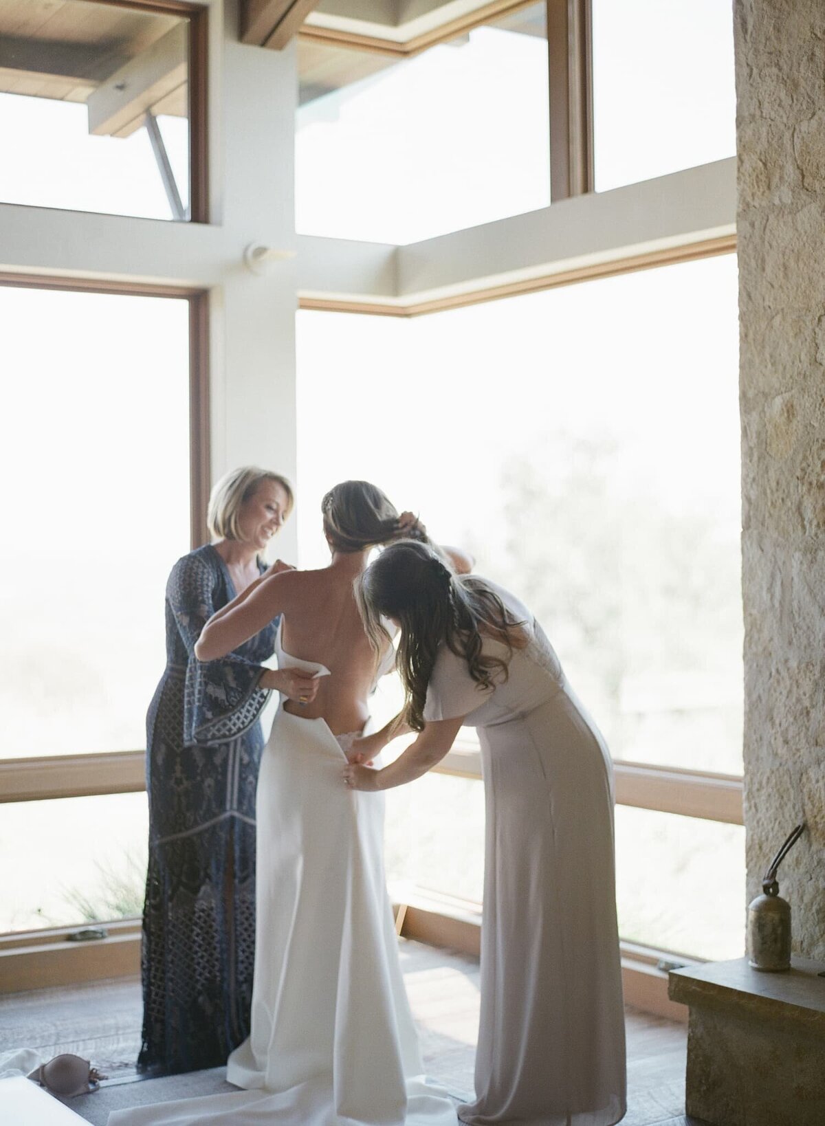 kendall-stephen-bw-theory-hill-country-wedding14_1