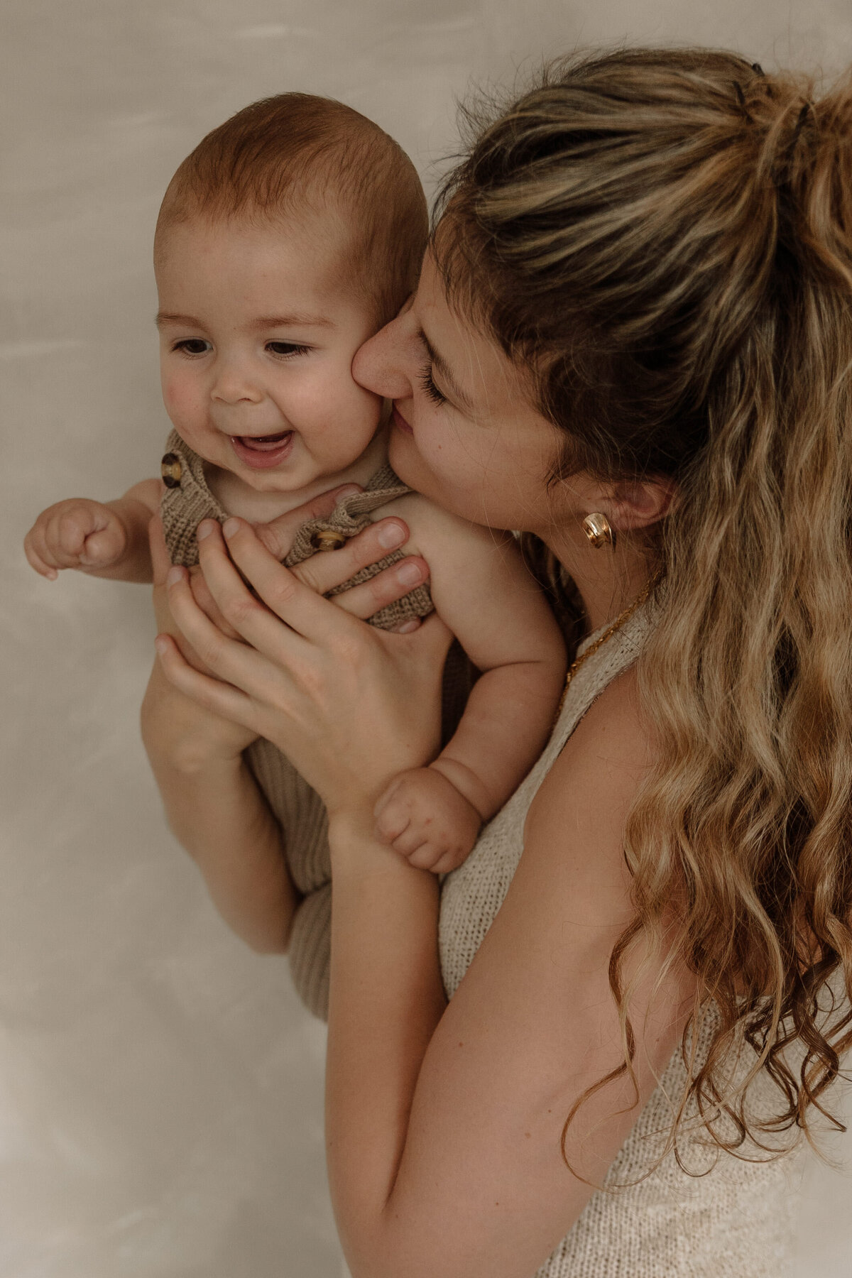 newborn fotograaf - zwangerschapsfotografie - videograaf - Sint-Niklaas - Pictures by Jess - mama en baby shoot
