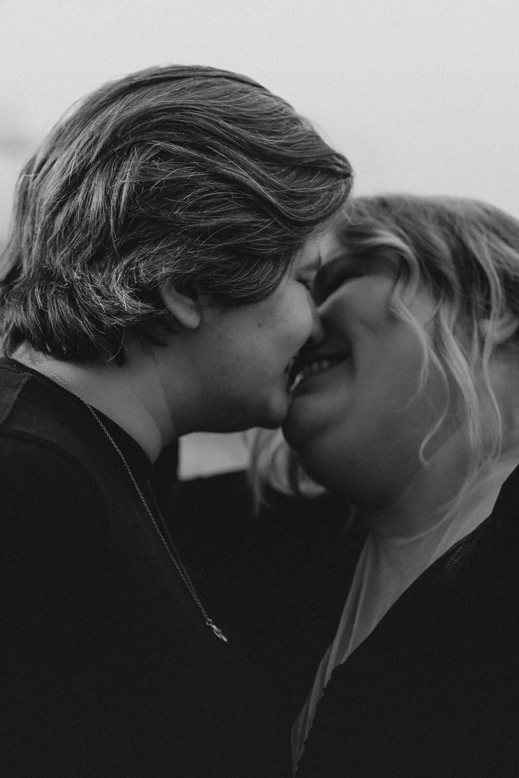 Two people lean in for a kiss during their outdoor Nashville elopement