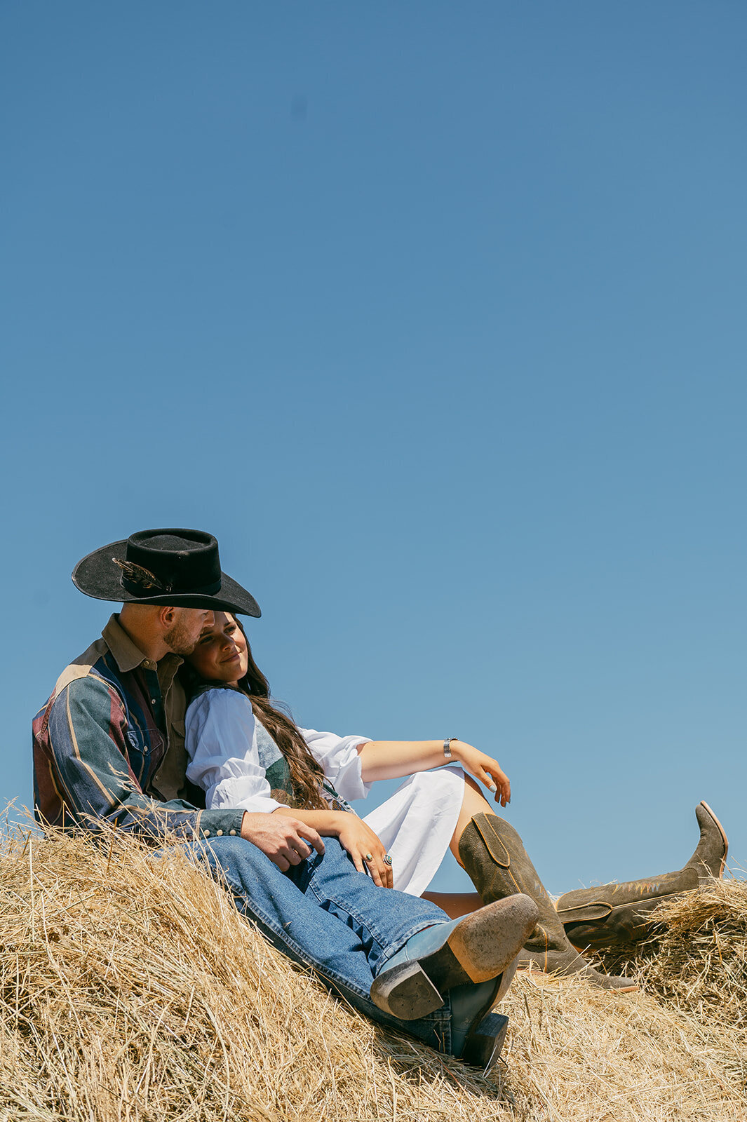 presley-gray-photo-haybale-forest-montana-elopement-7256