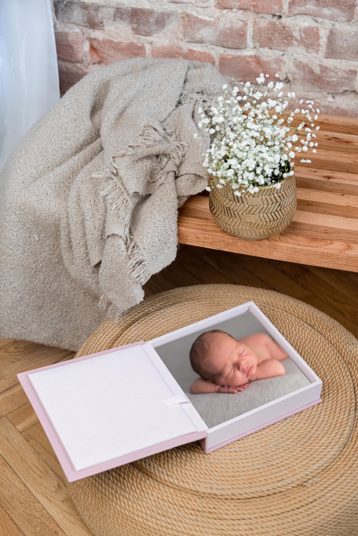 kelowna-newborn-photographer-folio box mock up