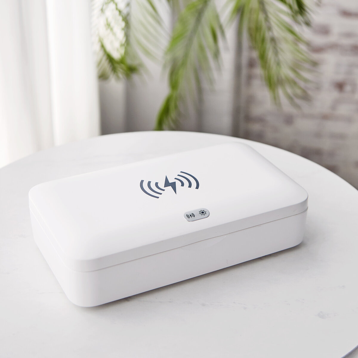 VanJacobs_UVPhoneSanitizer_013