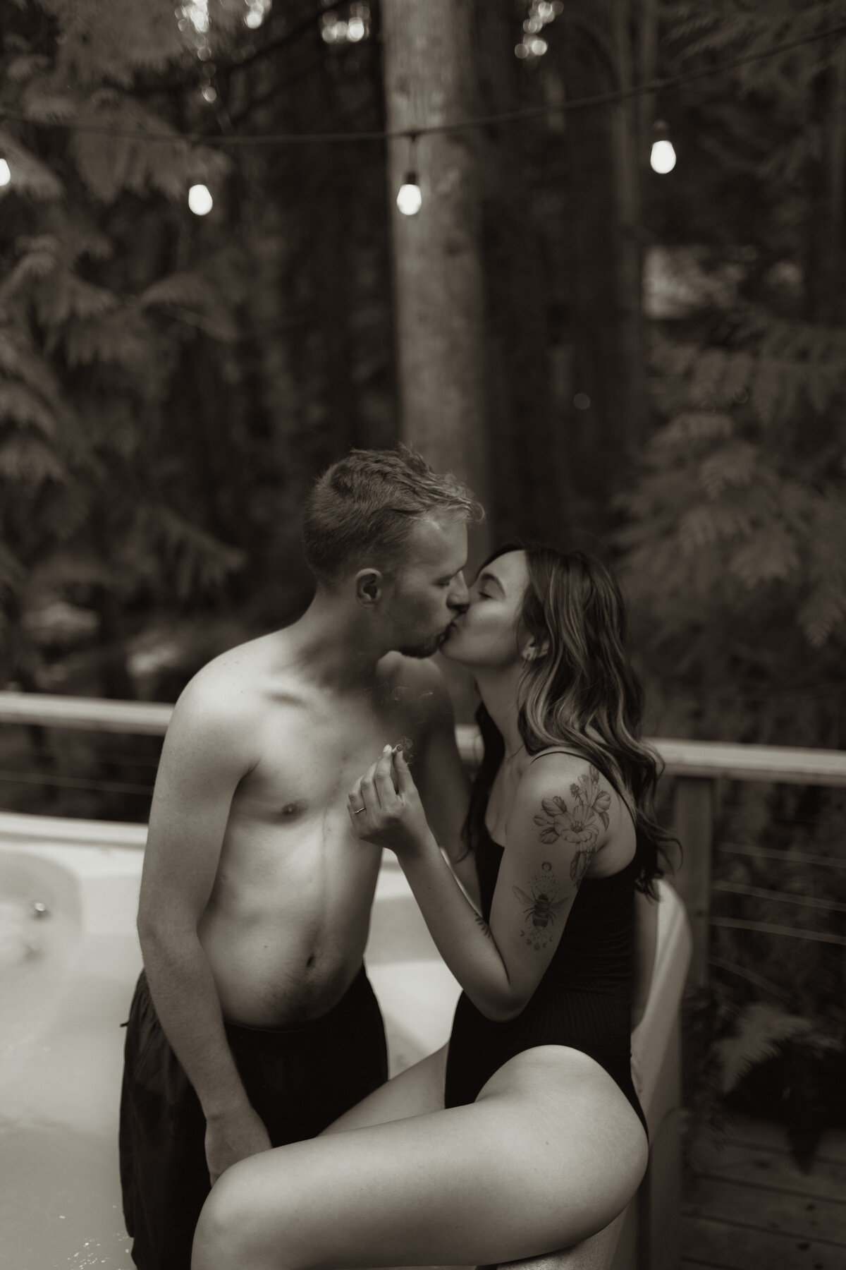 casualcouplesinhomesessionkansascityphotographer-87