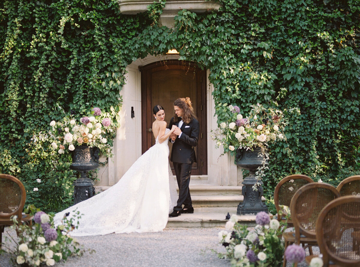 Greencrest Manor - Battle Creek Michigan Wedding Venues - Stephanie Michelle Photography - @stephaniemichellephotog2-R1-E007