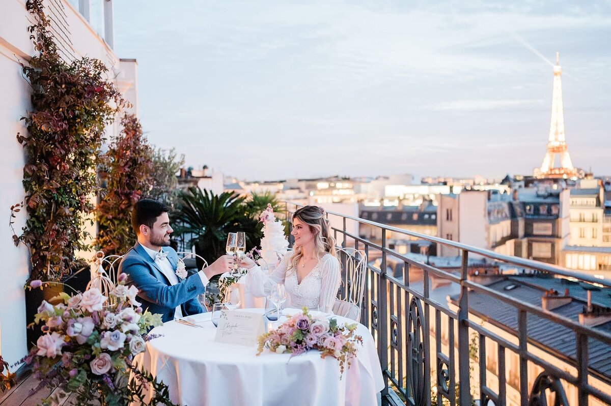 elopement-romantique-rooftop-parisien