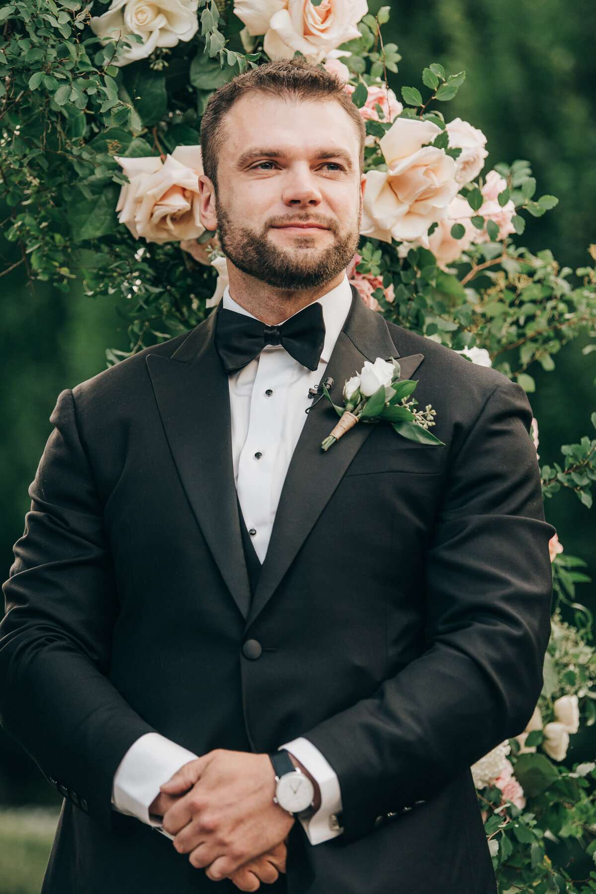Candid first look of emotional groom photographed by Nova Markina