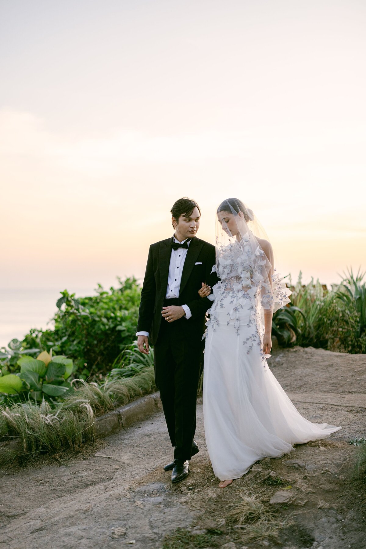 499Bali Bright Balangan Cliff Wedding Photography
