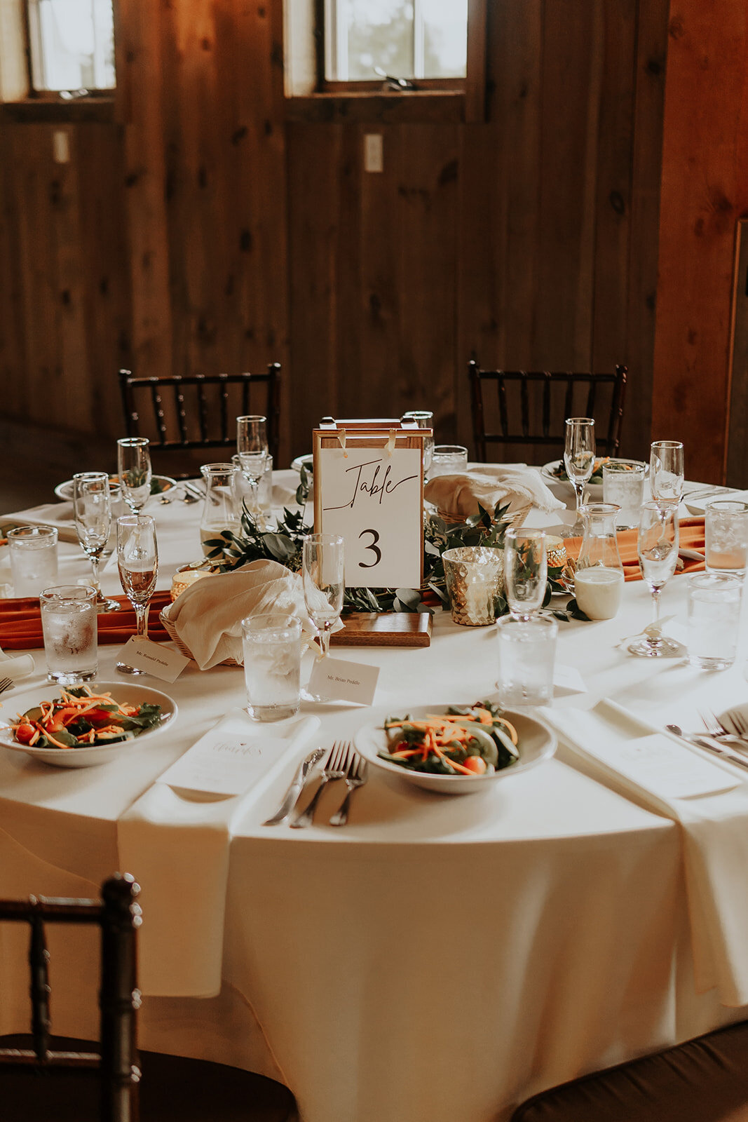 Bellevue barn wedding reception table