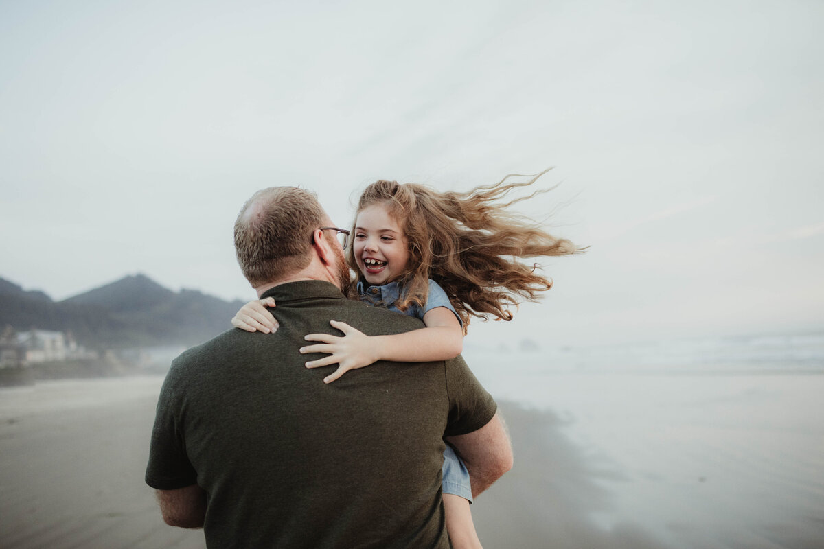 dadanddaughteronbeach