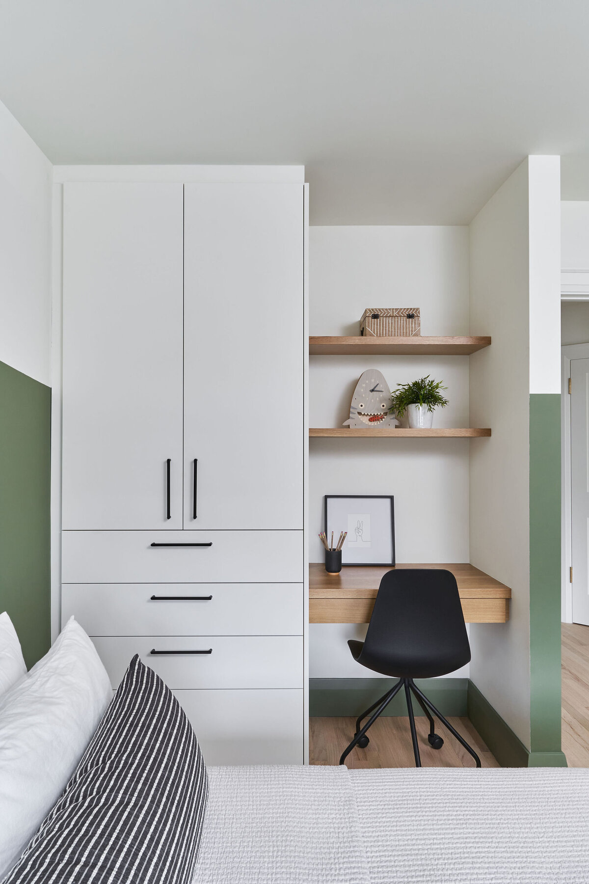 Kids bedroom custom millwork storage desk
