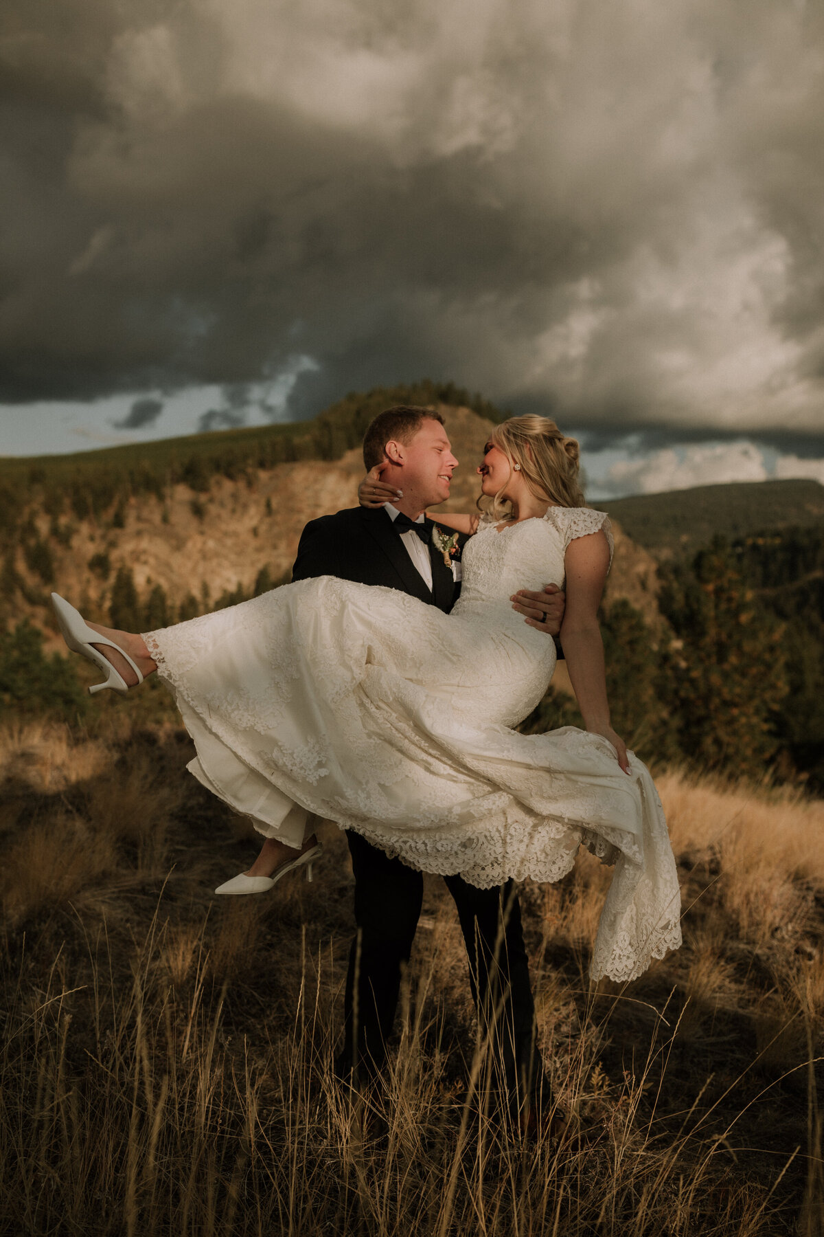 brittany-william-wedding-british-columbia-kelowna-lake-mountains-fall-autumn-gallaghers-canyon-golf-course-24