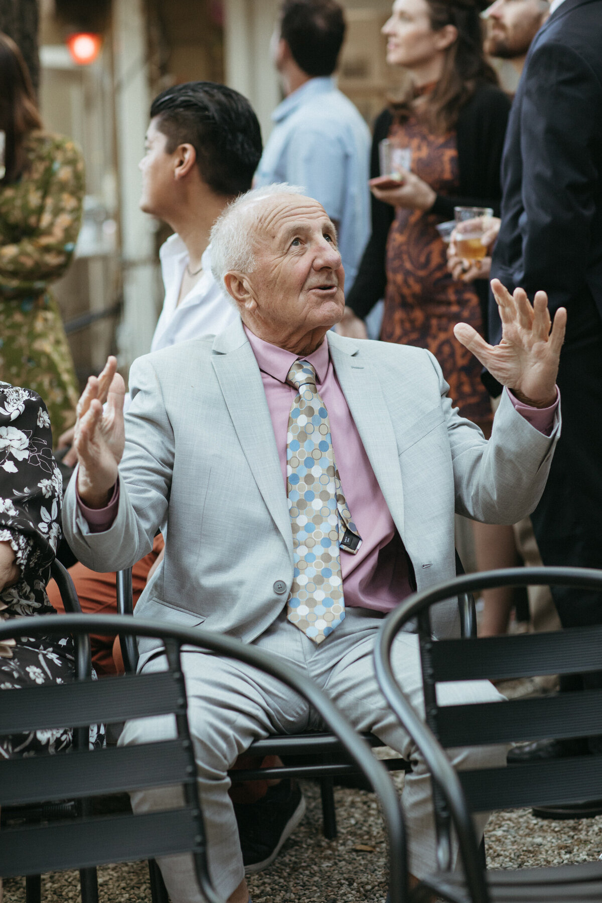 Garden-Wedding-Grandpa-Laughing-9113
