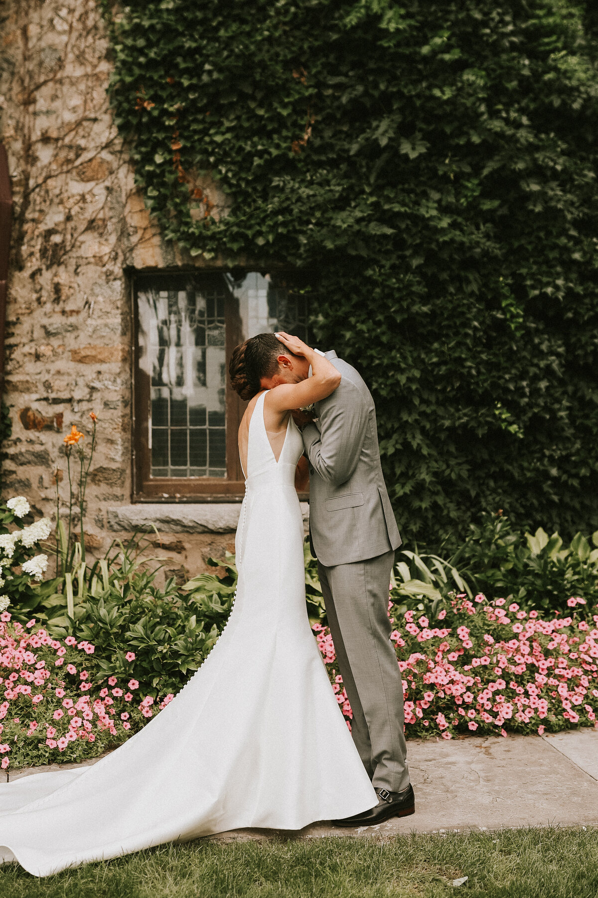 bride-and-groom-first-look-connecticut-wedding