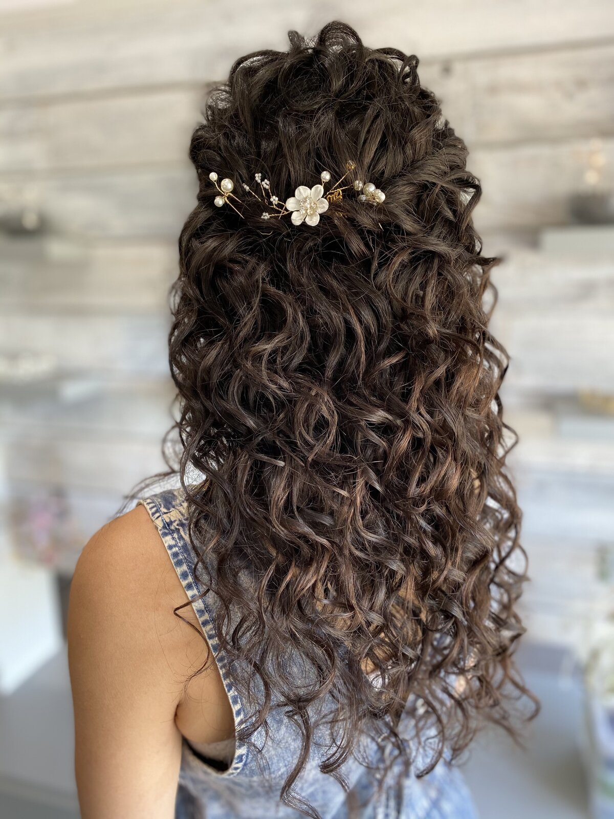 Natural Texture Halfup 45deg Accessories April 2021 picture