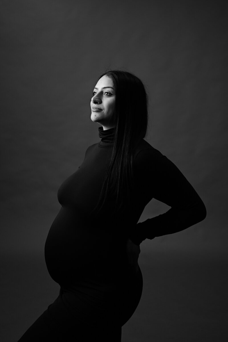 Monochrome bremerton studio maternity session