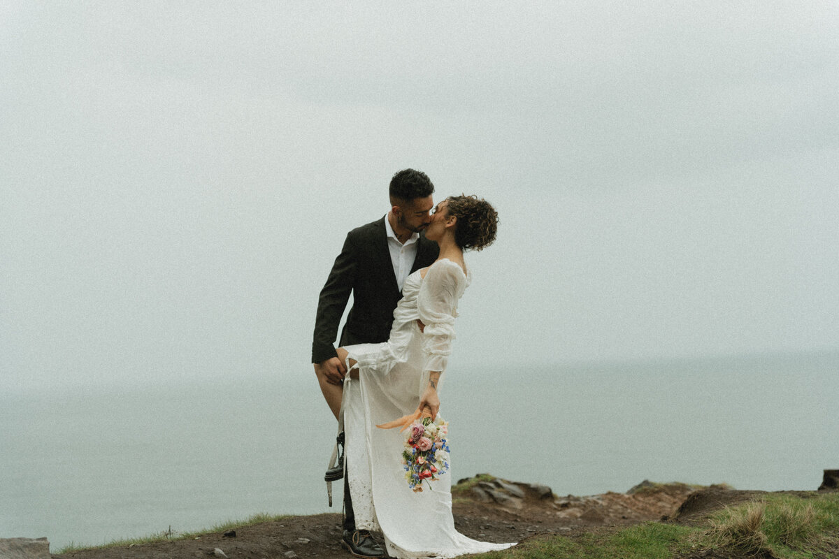 elopement oregon cliff - lizarrietaphotography-67