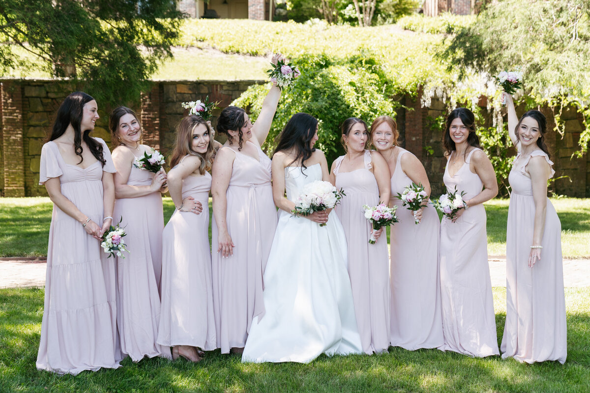Turner Hill in Ipswich, MA, offers a stunning historic estate for weddings and events. Capture timeless moments with its elegant architecture and scenic gardens.