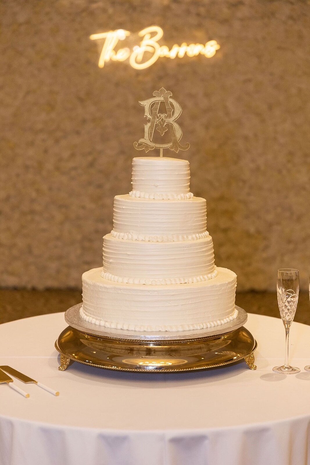 white-wedding-cake