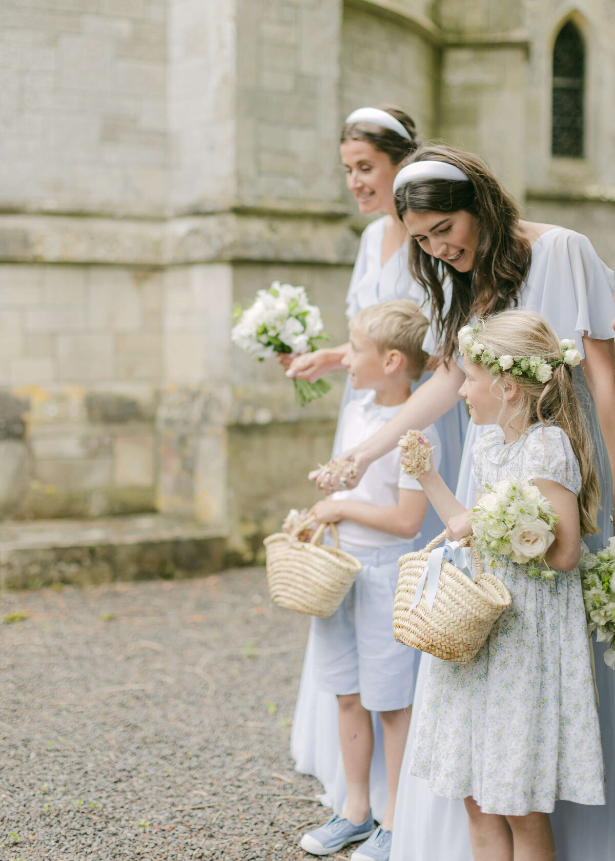 chloe-winstanley-weddings-wiltshire-confetti-flower-girl