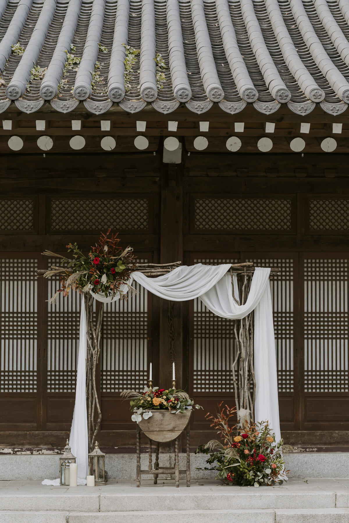 the hanok wedding ceremony altar at Sunwoongak