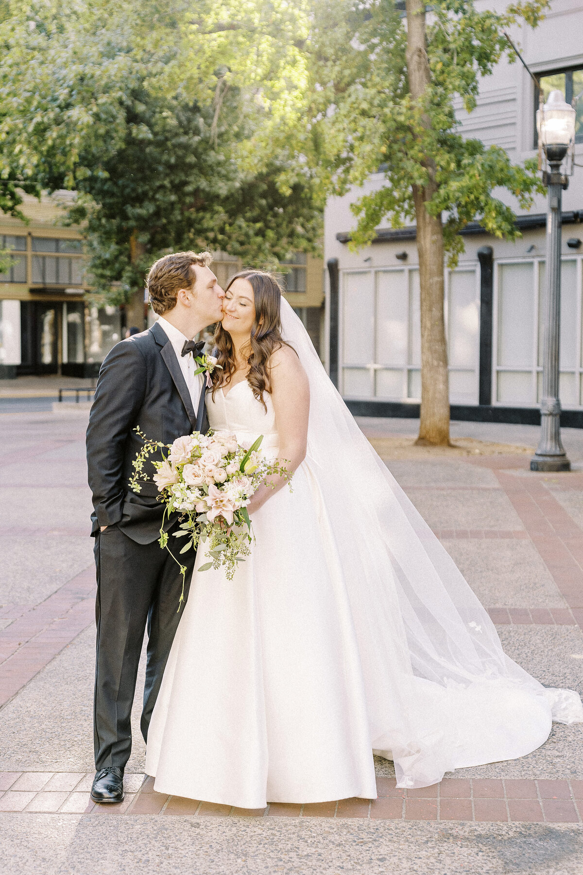 downtown-sacramento-firehouse-wedding-004