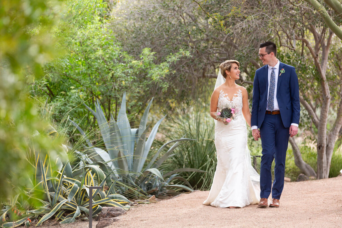 phoenix-scottsdale-arizona-destination-wedding-desert-couple-walking-garden