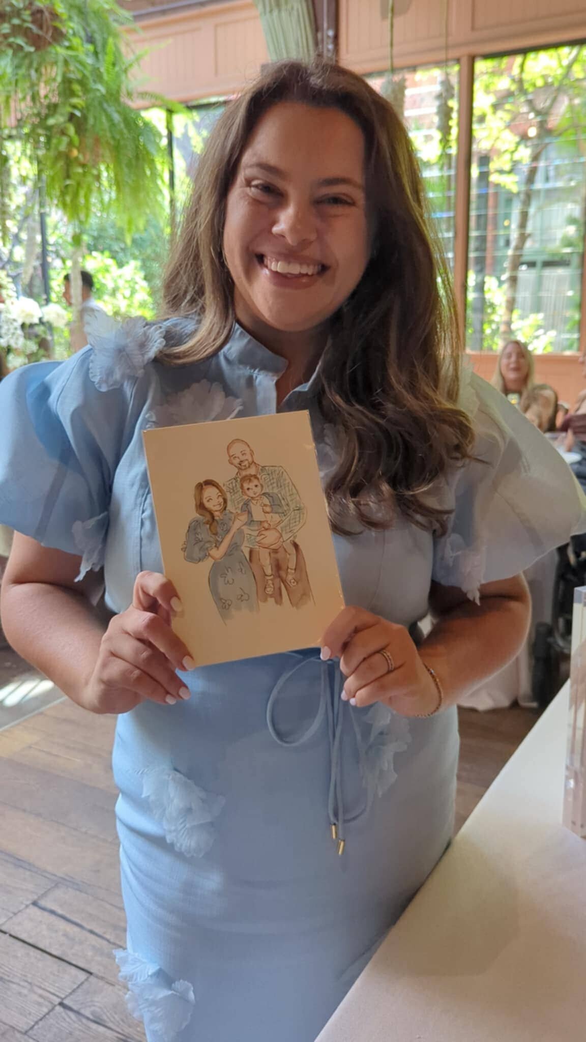 mother-holding-family-live-illustration-wedding-favour