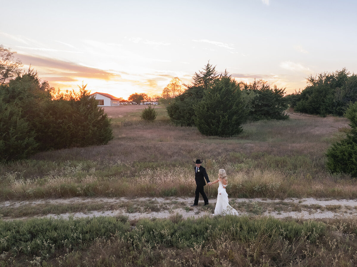 2025-10-11_DykesWeddingPreviews_MollyMurphyPhotography-91