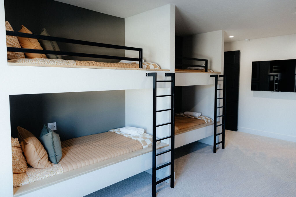 Beezah_FrankiesPlace_ALL-201