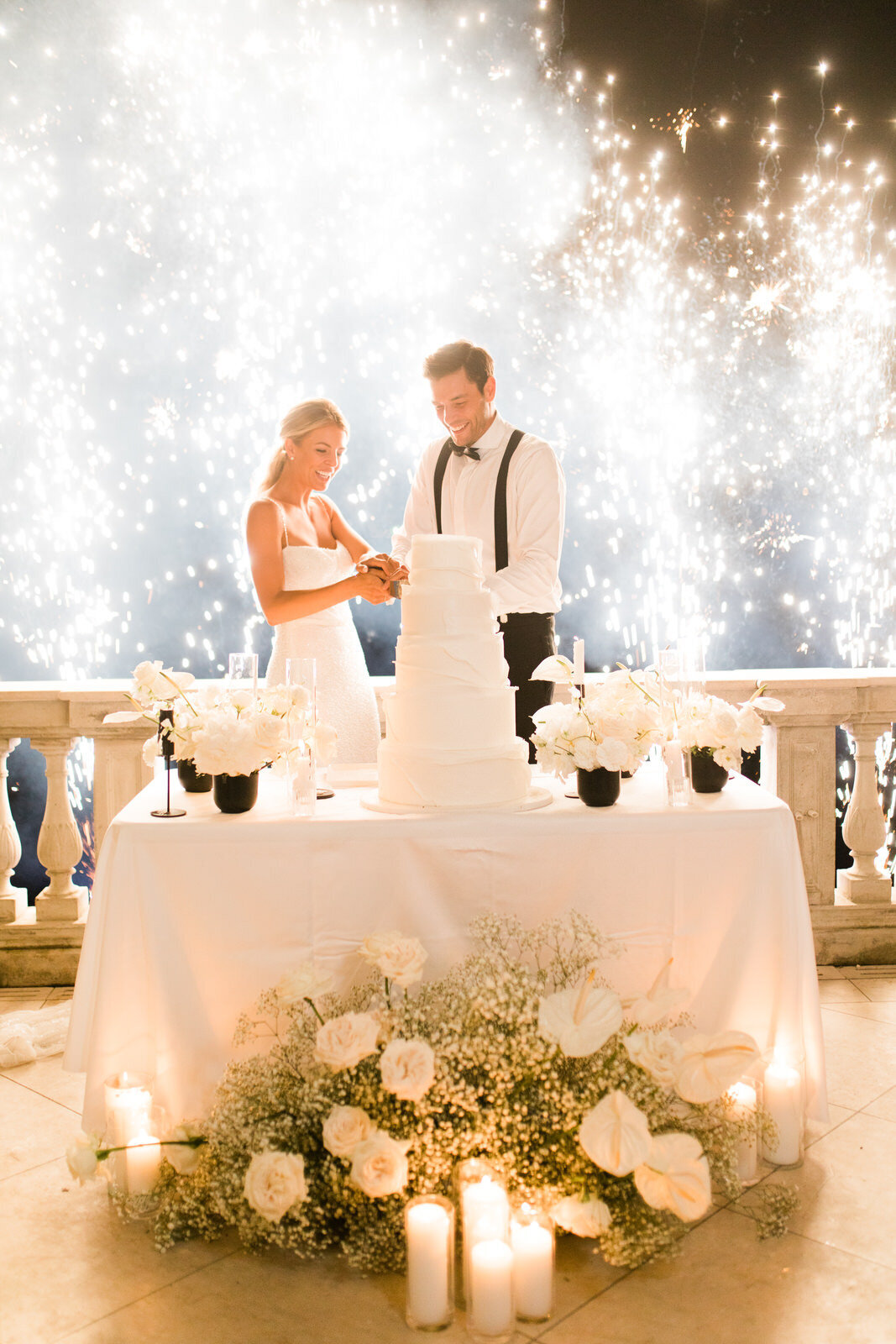 Lake como cake cutting with firework