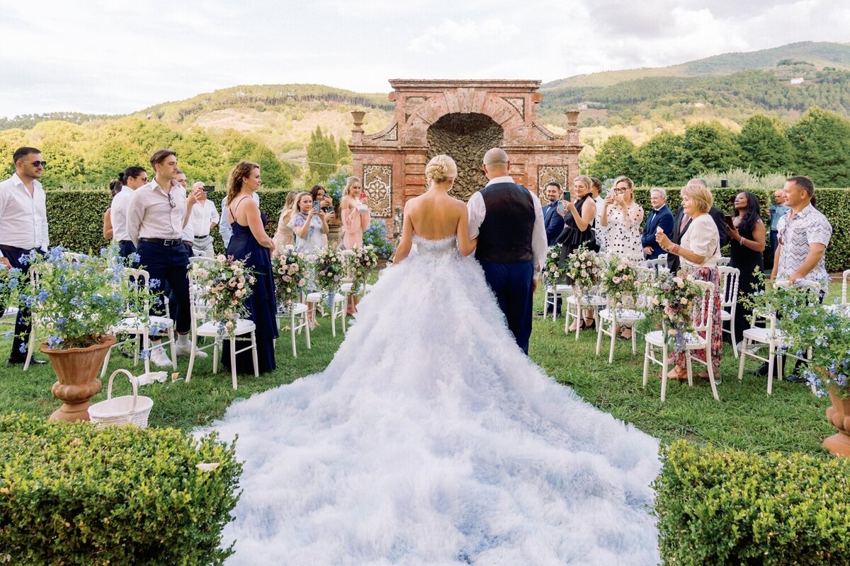 villa-controni-lucca-tuscany-luxury-destination-wedding-film-analog-stefano-degirmenci_0048