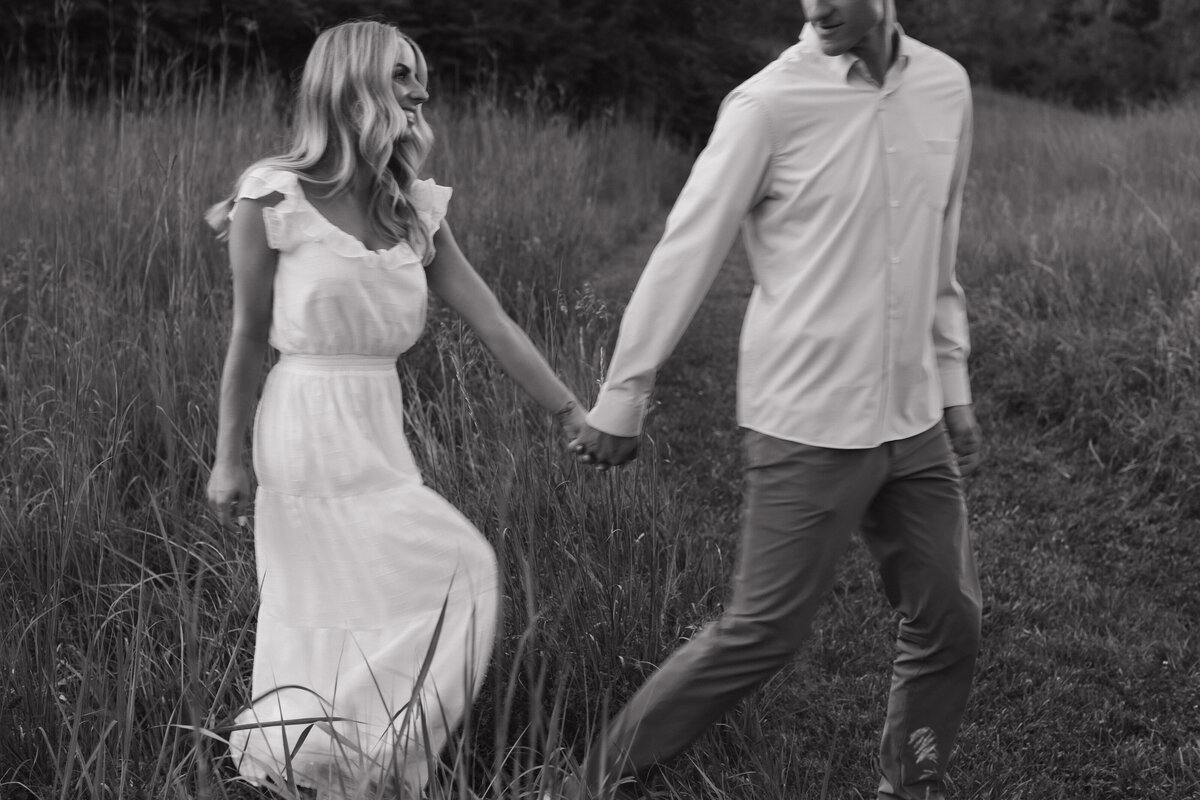 Black and white Indianapolis engagement photo session