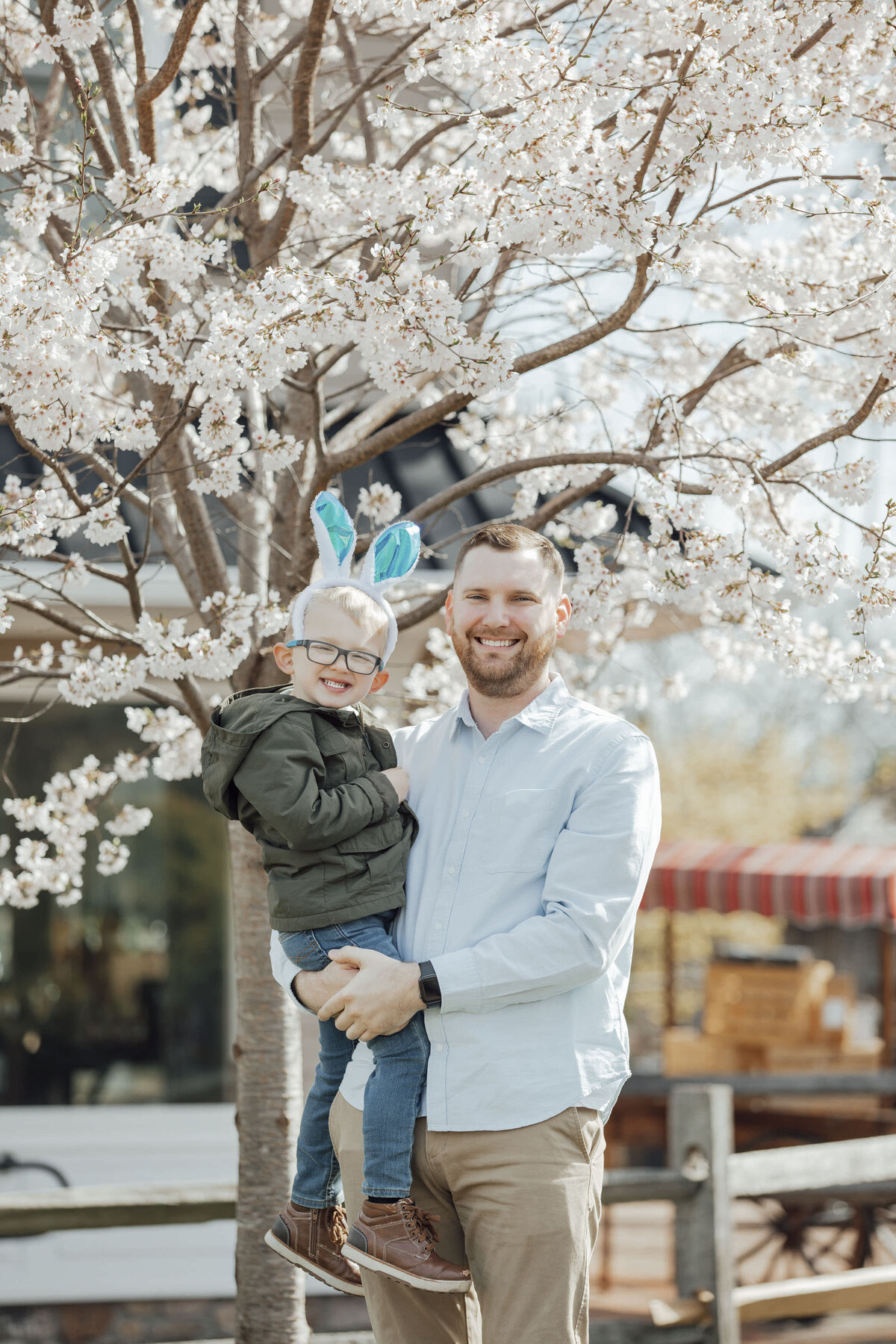 Peddlers Village | Family enjoying Easter portraits outdoors | Lahaska, Pennsylvania