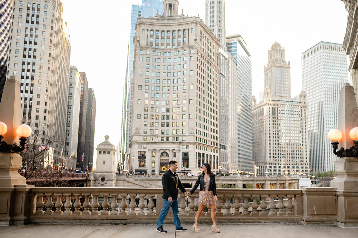 A couple hold hand on the Chicago Riverwalk