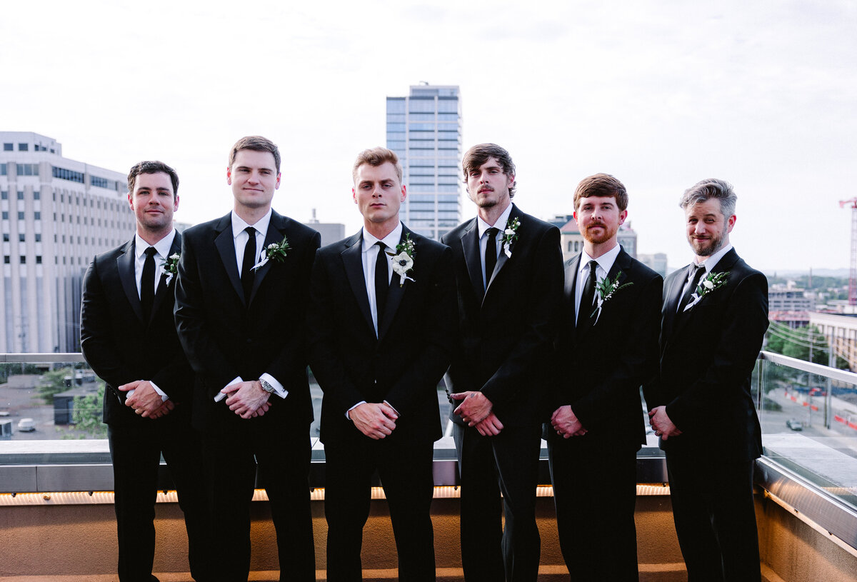Nashville wedding photographer captures groom standing with groomsmen