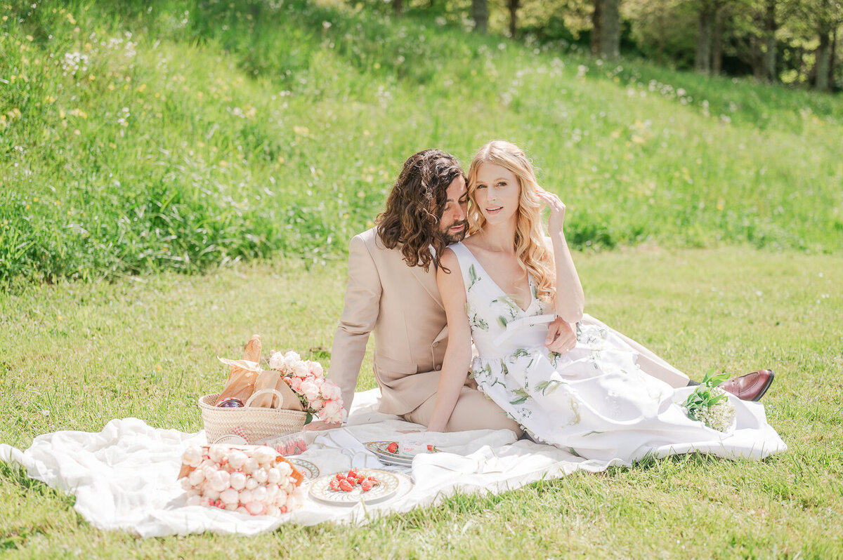Engagement-shoot-picnic-in-France-1-15