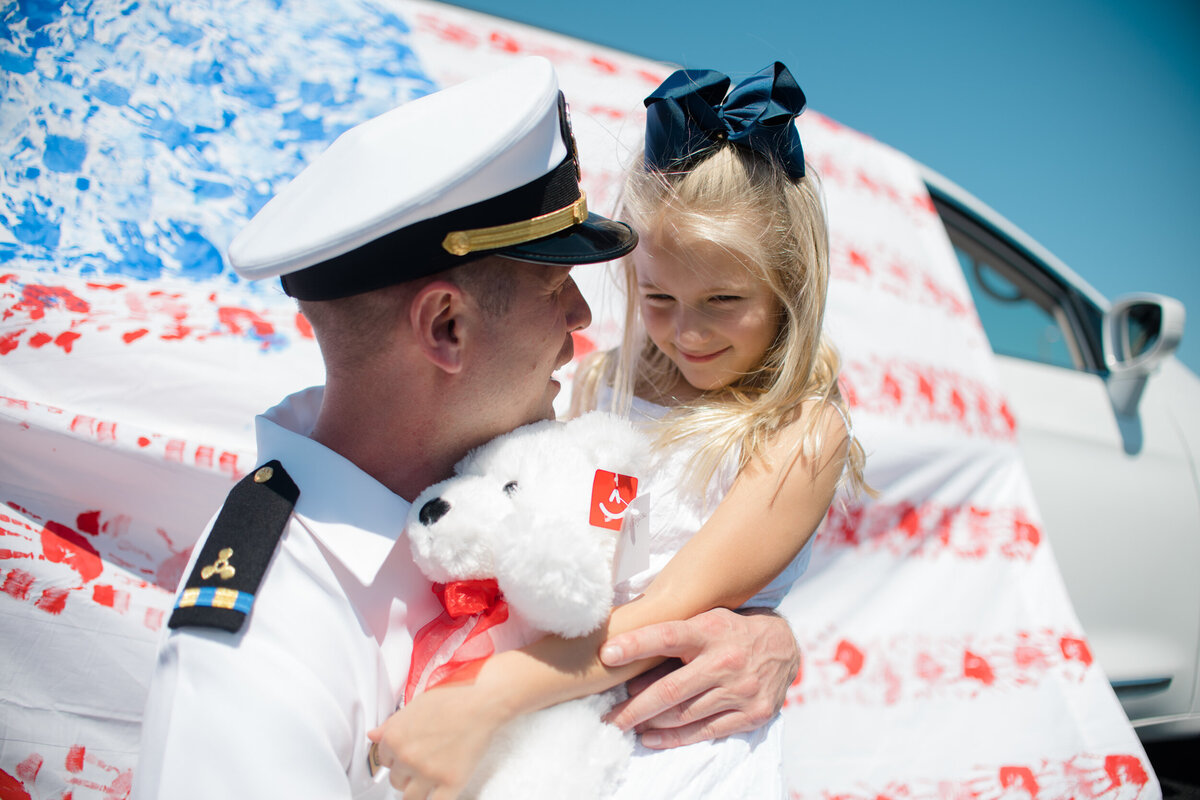 navy_homecoming_father_daughter