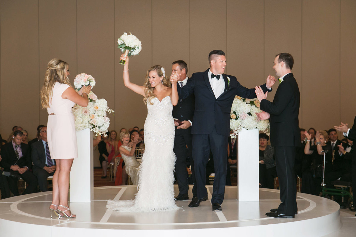 L_Photographie_wedding_wedding_ceremony_and_reception_at_four_seasons_st_31