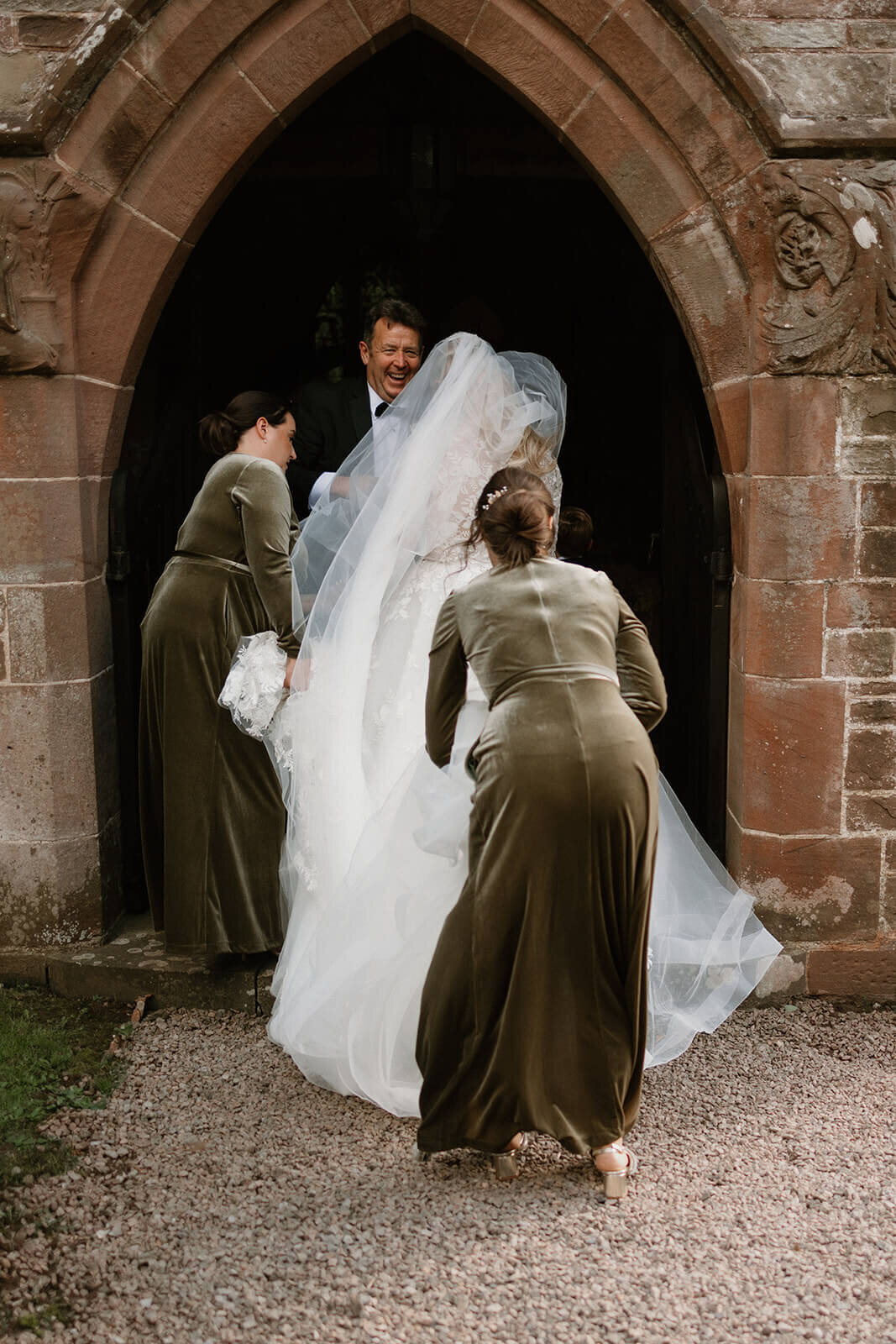 Issy-and-Bella-Floral-Design-Wedding-Florist-Herefordshire-Sant-Ffraed-House5