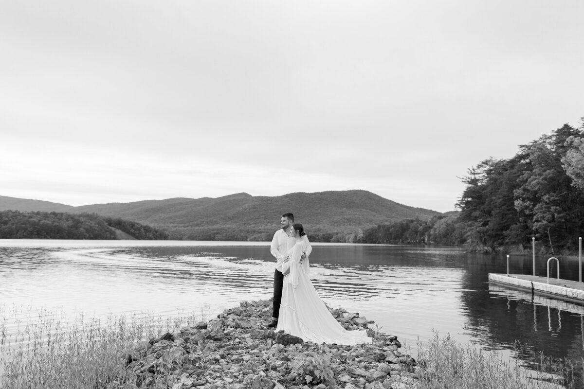 Documentary-Maternity-Session-at-Carvins-Cove-RJ-6 2