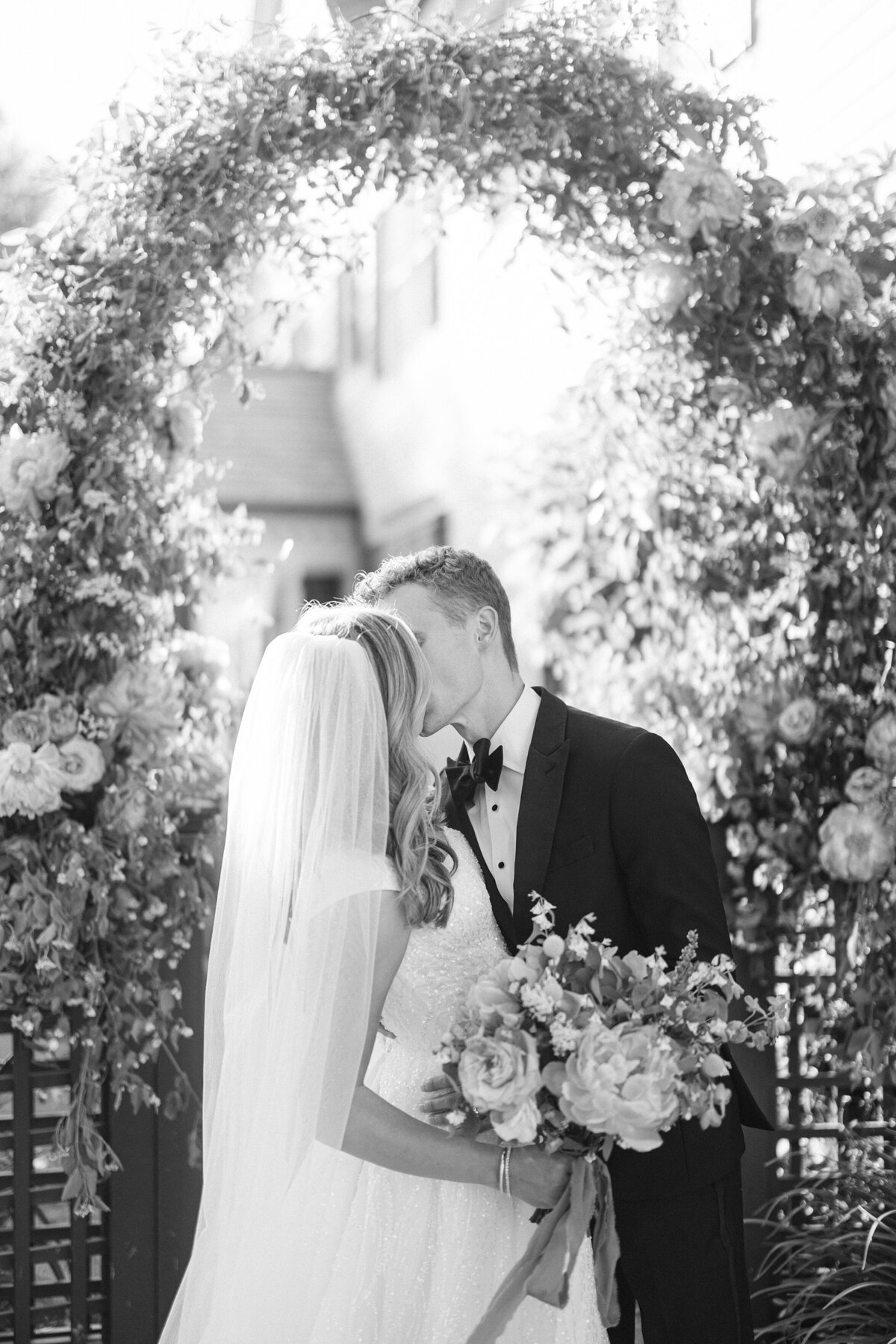 connecticut-backyard-tented-wedding-photo_0022