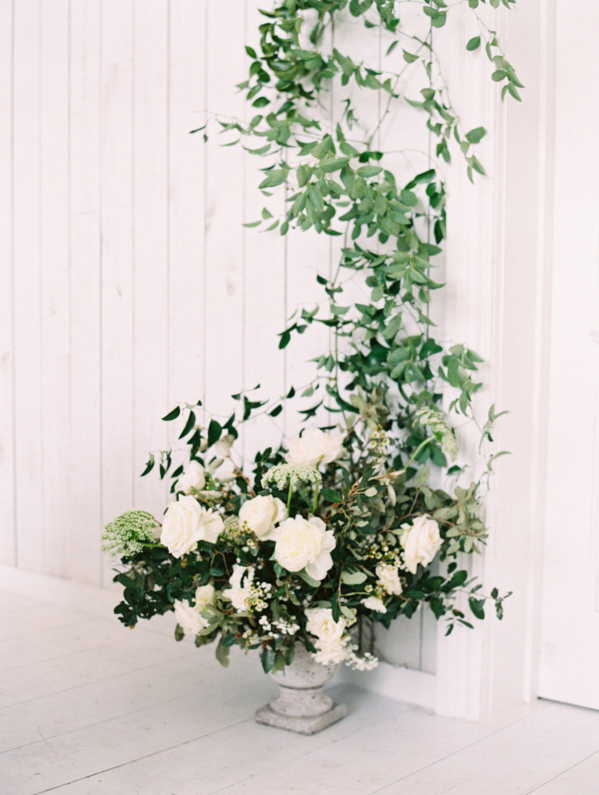 max-owens-design-white-green-flower-wedding-17-arrangement