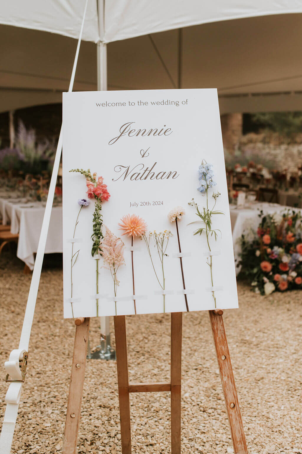 Issy-and-Bella-Floral-Design-Wedding-Florist-Herefordshire-Broadfield-Court-j&N97
