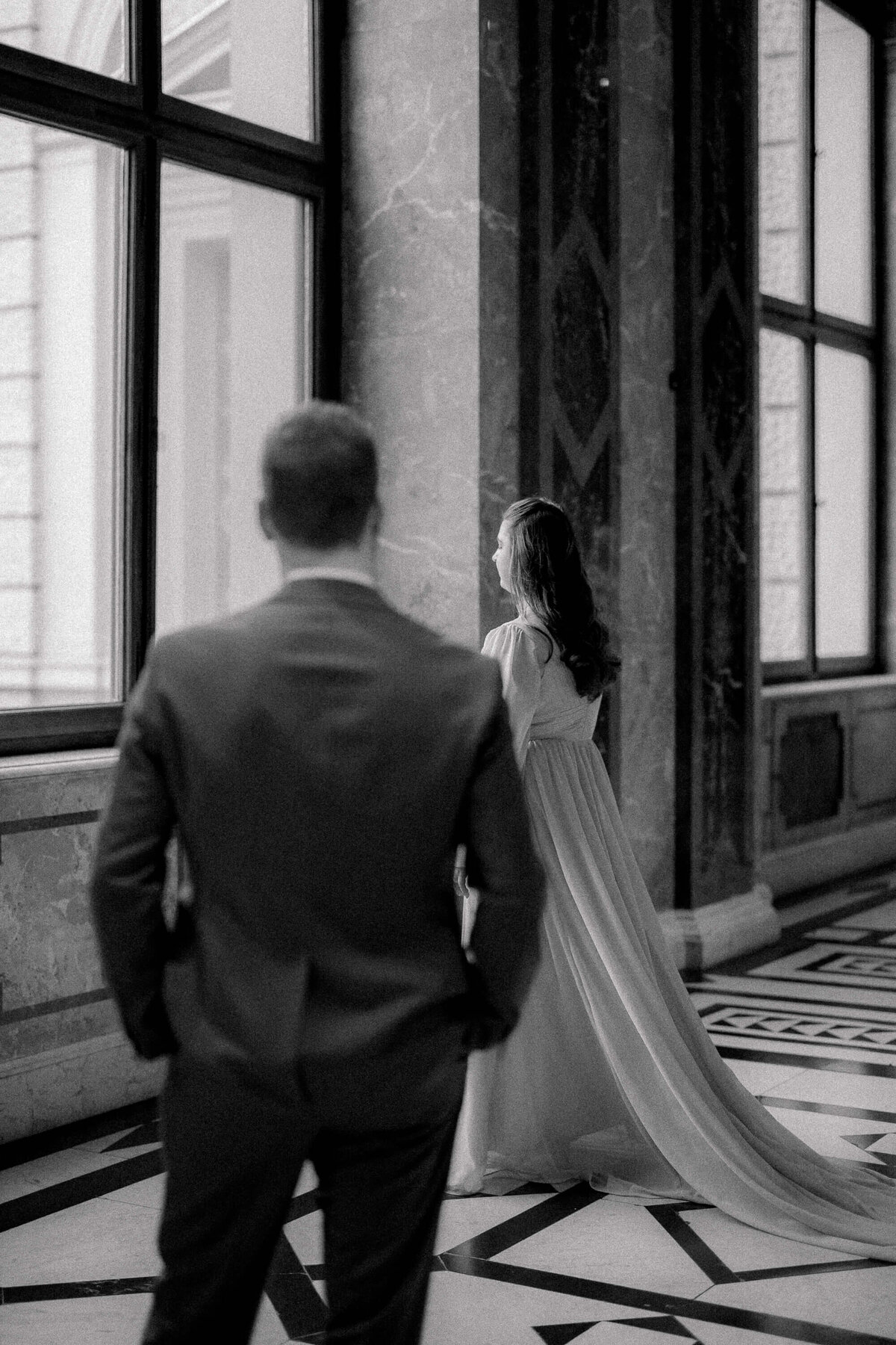 Engagement in Fine Art Museum in Vienna