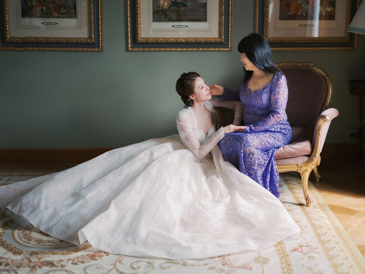 Bride and her mother during preparations at Grand Hotel Tremezzo wedding, by Lake Como Photographer Andreas K. Georgiou