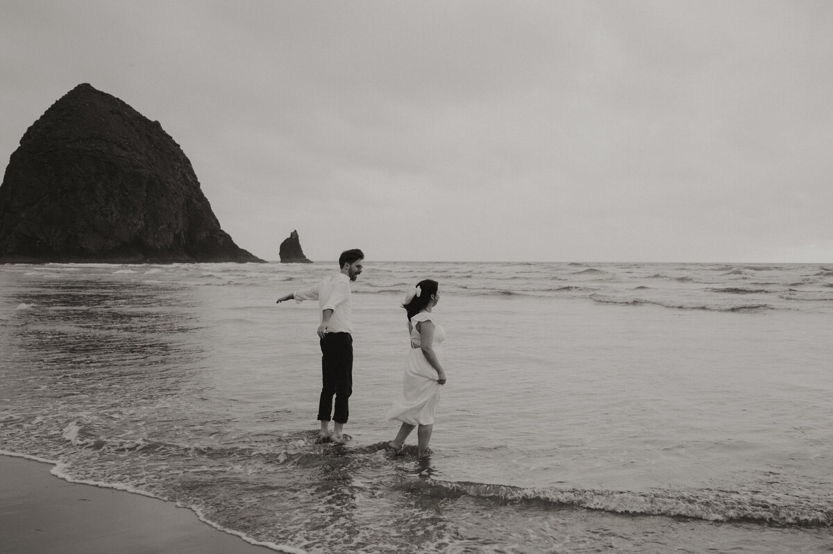 Cannon-Beach-Oregon-engagement-photos-0773