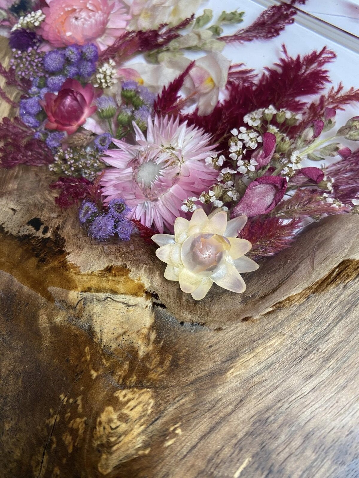 Wooden Floral Resin Wall Hanging Detail