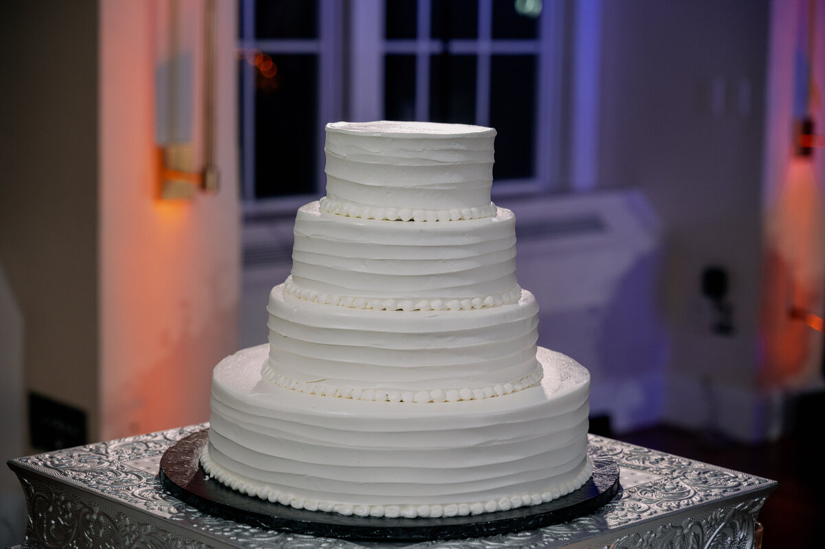 Photo of couple's wedding cake at the Heritage Club in Bethpage