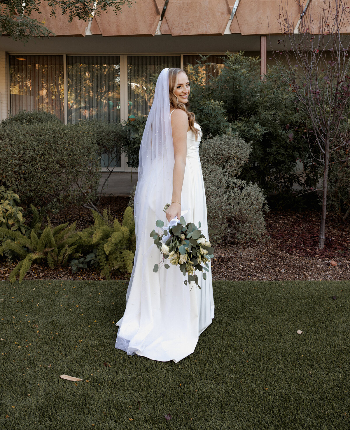 Scottsdale desert wedding venue with bride and groom photographed by Kollar Photography